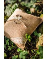 Coussin alliance jute avec dentelle